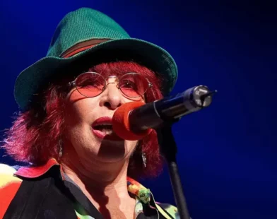 Um ano após a morte de Rita Lee, relembre sua trajetória através de suas músicas
