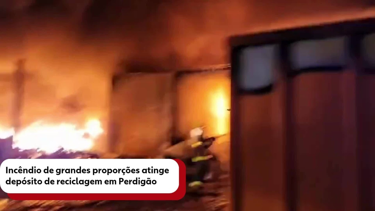 VÍDEO: Incêndio de grandes proporções atinge depósito de reciclagem em Perdigão | Centro-Oeste