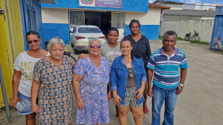 VÍDEOS - Grupo de Moradores de Bebedouro protestam contra transferência de médico para Rio Quartel