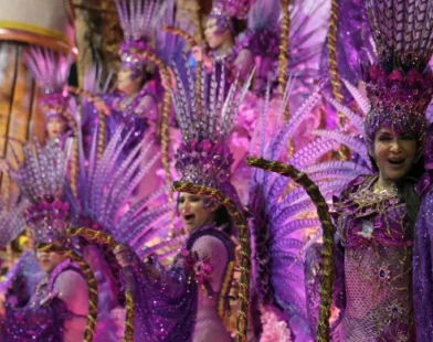 Vai-Vai fecha carnaval de São Paulo com 'passeio' por obra e vida de Zé Celso