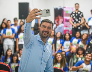 “Vamos Continuar Até A Semana Do ENEM”, Afirma Nicolau Ao Entregar Certificados Para Alunos Do IELF