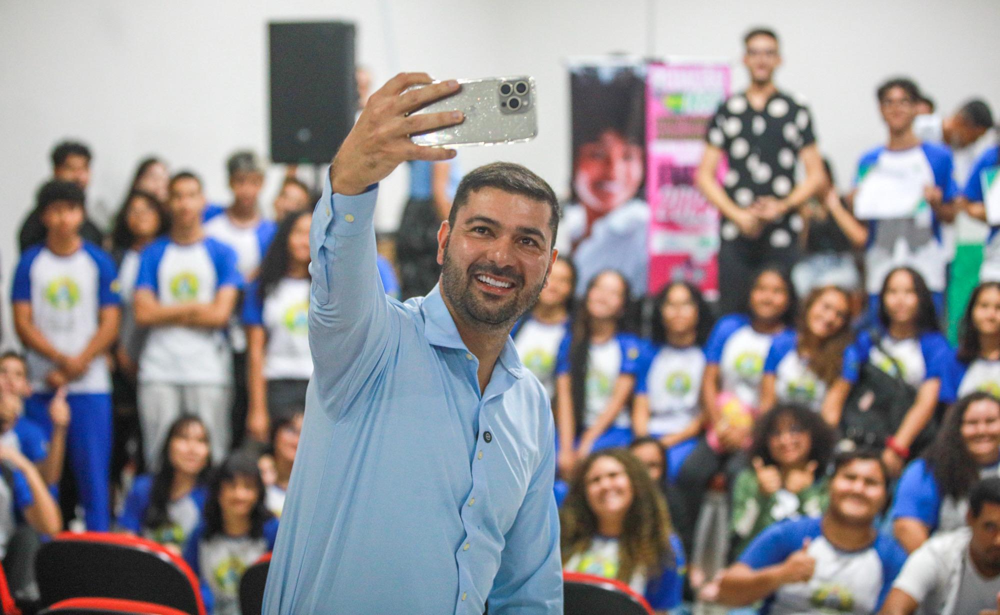 “Vamos Continuar Até A Semana Do ENEM”, Afirma Nicolau Ao Entregar Certificados Para Alunos Do IELF
