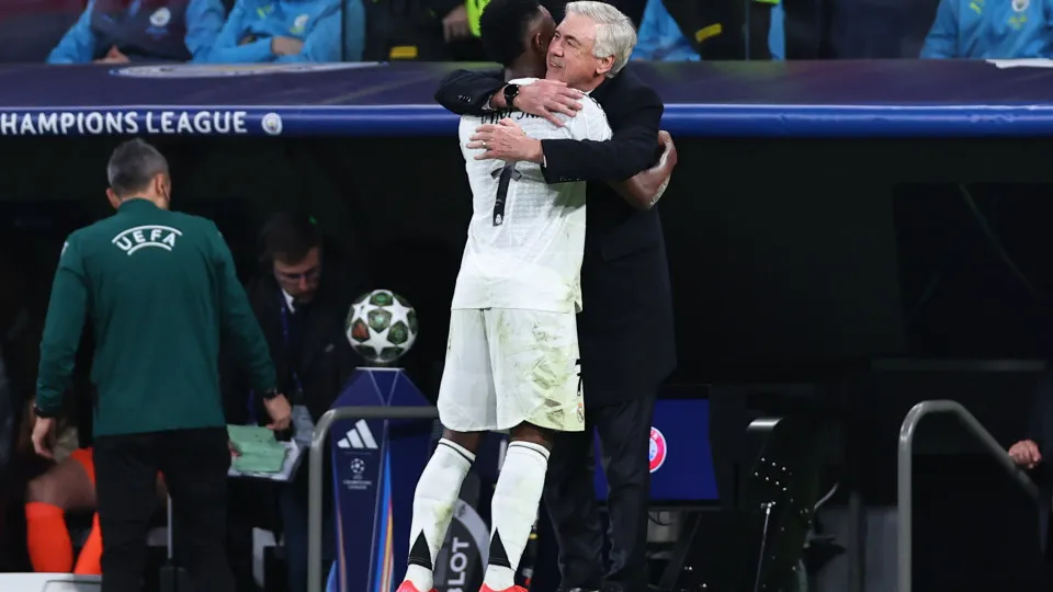 Vini Jr. se despede de Ancelotti com carta: “Você mudou a minha vida"