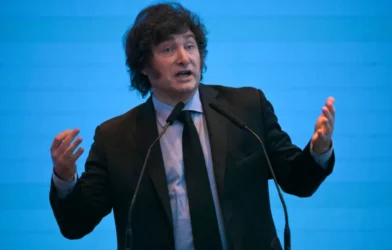 Vítimas da criptomoeda divulgada por Milei abrem ação civil por fraude nos EUA