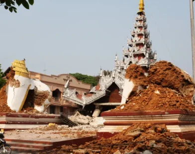 Vítimas de terremoto em Mianmar sobem para 694 mortos e 1.670 feridos