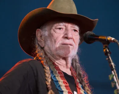 Willie Nelson vai sair em turnê com Bob Dylan, Robert Plant e sua família nos EUA