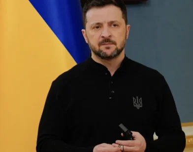 Zelensky deixa reunião para acordo de paz após Putin ignorar encontro