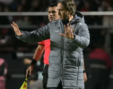 Zubeldía perde apoio, mas só tragédia derruba técnico na quarta
