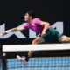 Alcaraz vira jogo, vê Musetti desistir e volta à final de Roland Garros