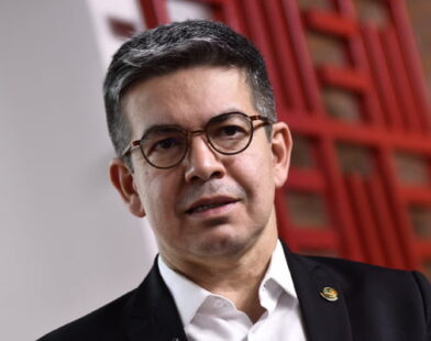 Alcolumbre ajuda, e governo sai “no empate” em sessão do Congresso