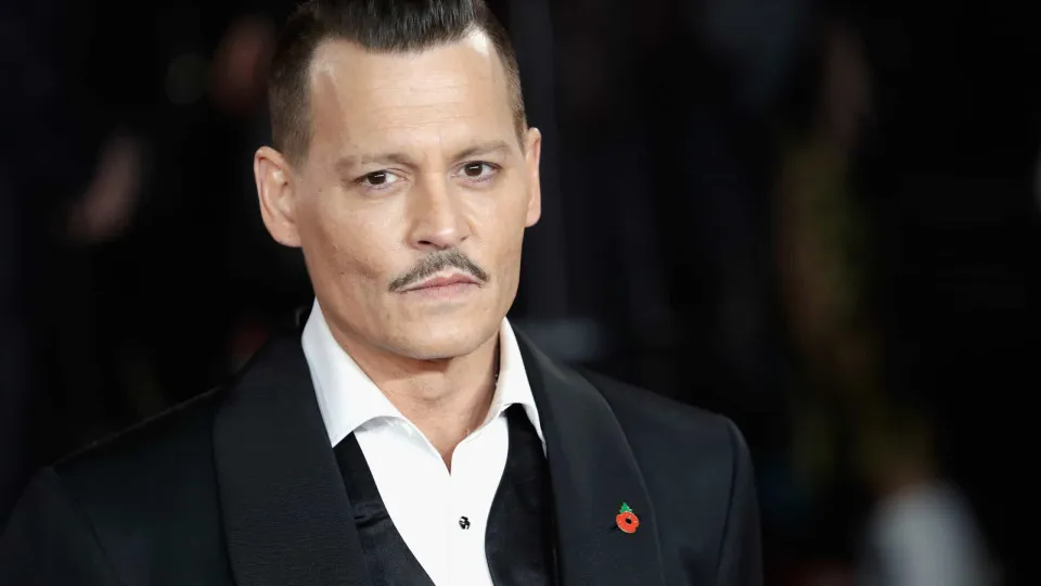 Amber Heard? Johnny Depp diz que foi um "idiota" por ter se apaixonado