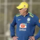 Ancelotti promete cantar Alejandro Sanz e Andrea Bocelli em trote da seleção