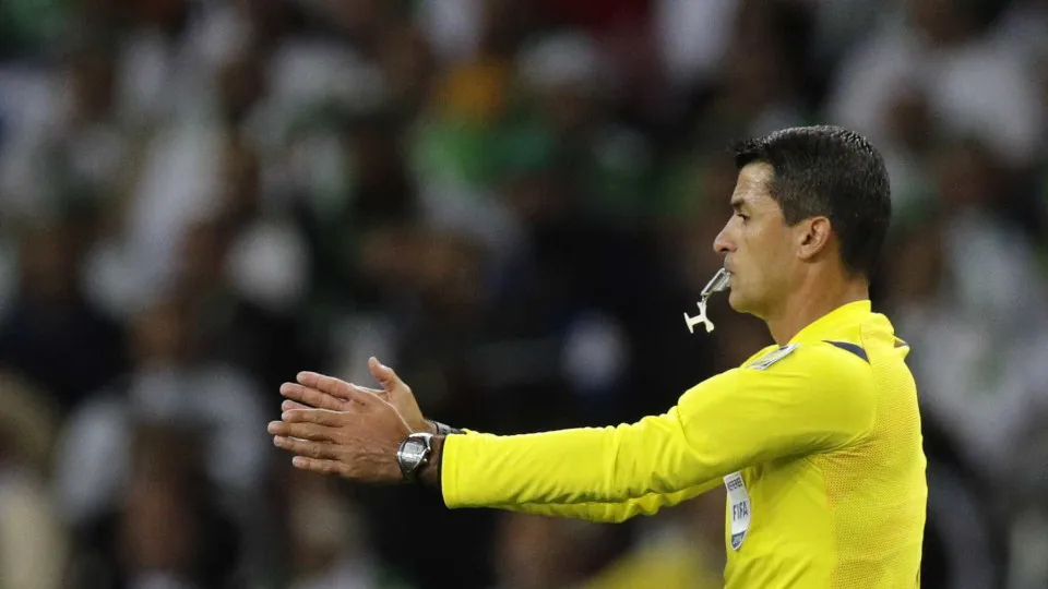 Árbitros usarão câmeras corporais no Mundial de Clubes da Fifa