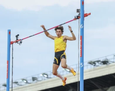 Armand Duplantis quebra pela 12ª vez o recorde mundial do salto com vara