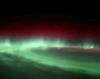 Aurora boreal ilumina o espaço após forte atividade solar recente; veja