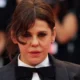 Bárbara Paz dirige Willem Dafoe em 'Cuddle', filme sobre vendedor de abraços