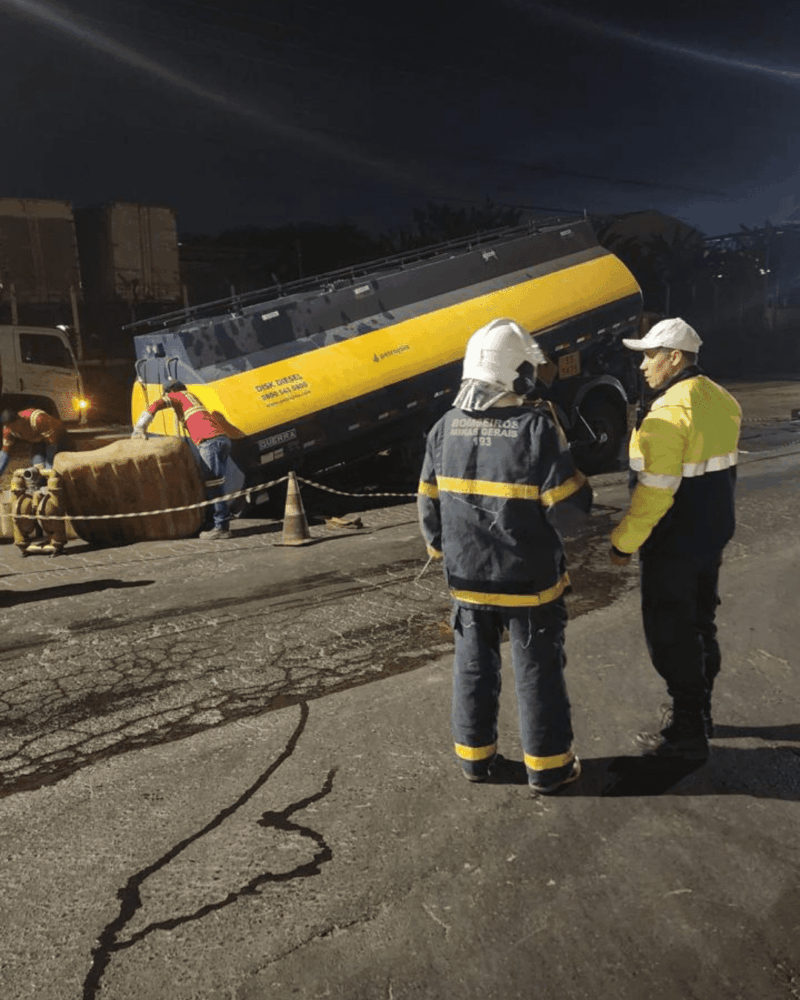 Bombeiros evitam explosão de caminhão-tanque com 24 mil litros de combustível em Montes Claros