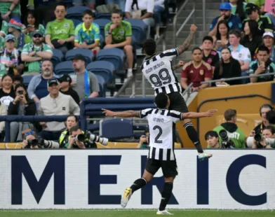 Botafogo estreia no Mundial com vitória suada sobre o Seattle: 2 a 1