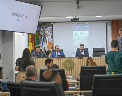 Câmara suspende sessão após troca de farpas entre Joabe e Neném | ac24horas