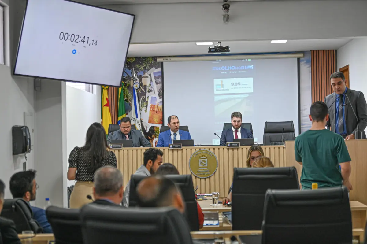 Câmara suspende sessão após troca de farpas entre Joabe e Neném | ac24horas