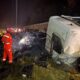Caminhoneiro morre após carreta capotar na MG-050, em Córrego Fundo