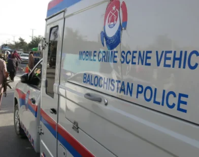 Carro-bomba mata quatro e fere 20 no sudoeste do Paquistão