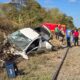 Carro é arrastado por trem e condutor fica ferido após acidente, em Nova Porteirinha