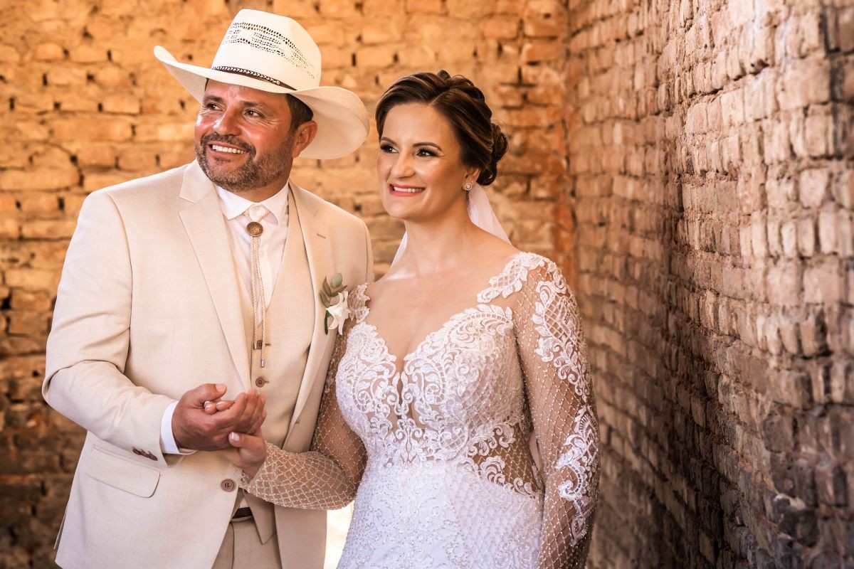 Casal que perdeu antigos noivos em acidentes de trânsito na mesma avenida celebra 1 ano de casamento | Centro-Oeste