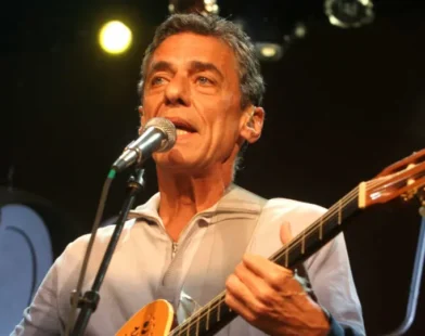 Chico Buarque passa por cirurgia para aliviar pressão intracraniana