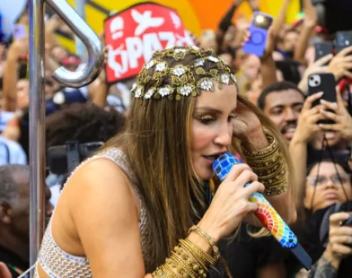 Claudia Leitte passa recado 'evangélico' aos gays e gera nova polêmica