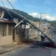 Cobertura metalica de casa desaba e atinge rede eletrica em 80x80