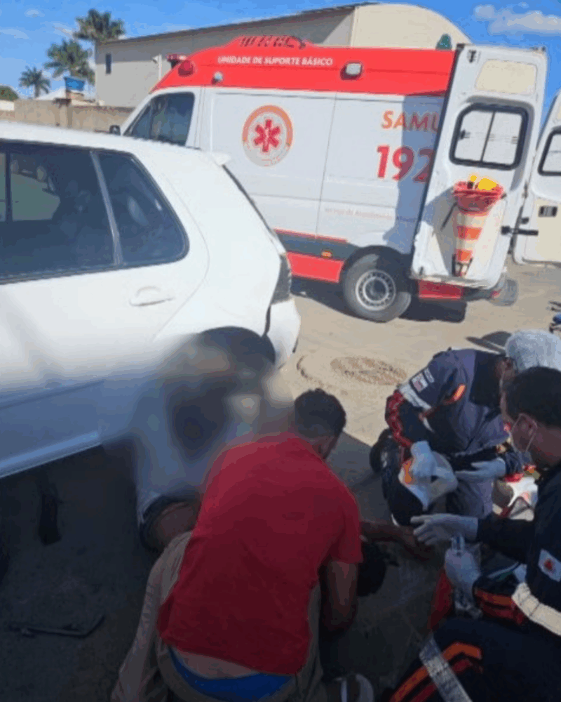 Colisão entre moto e carro deixa motociclista gravemente ferido em Jaíba