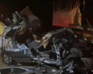 Colisão grave entre carro e carreta na BR-251 deixa cinco pessoas feridas