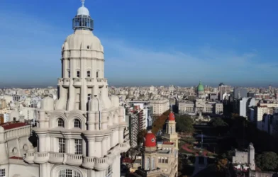 Com 9 entre 10 preços mais altos na Argentina, turistas brasileiros evitam vizinhos