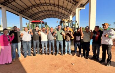 Deputado Roberto Duarte entrega equipamentos agrícolas em Acrelândia | ac24horas