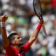 Djokovic alcança 100ª vitória em Roland Garros e avança às quartas