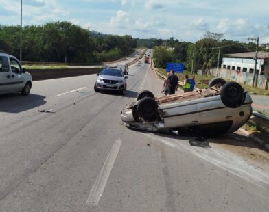 Dois acidentes na MG-050 em Divinópolis deixam quatro feridos