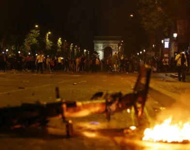 Dois mortos, 500 detidos e uma família atropelada: Os 'festejos' do PSG