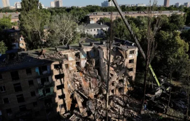Drones e Mísseis: ataque russo mata ao menos 5 pessoas na região de Kiev