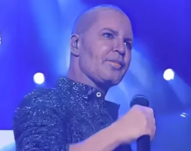 Eduardo Costa explica novo visual após surgir careca em show