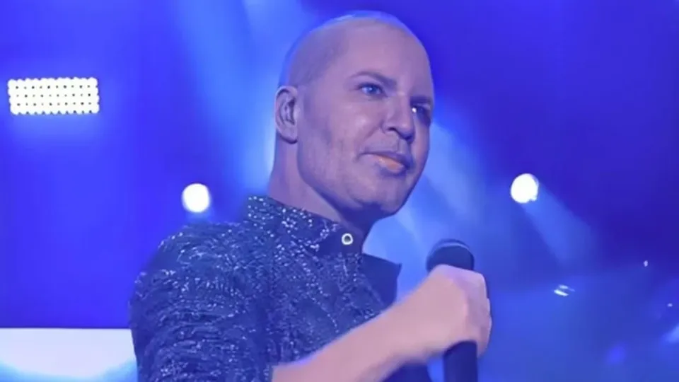 Eduardo Costa explica novo visual após surgir careca em show