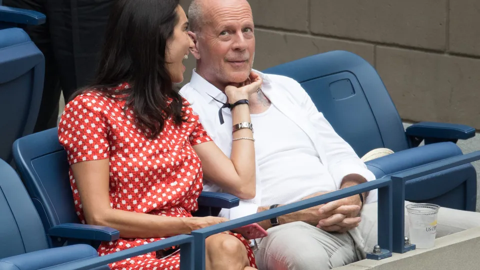 Emma Heming posta foto com Bruce e filha: "Queria que fosse diferente"