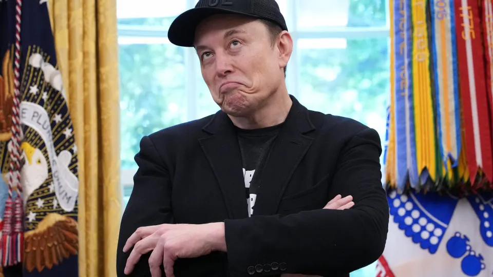 Equipe de Musk 'esquece' sobras de maconha em prédio do governo Trump