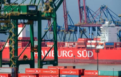 Exportações do Japão caem pela primeira vez em oito meses por impacto das tarifas
