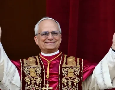 Família é união estável entre homem e mulher, diz papa Leão 14 em discurso a diplomatas