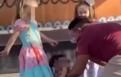 Homem de 41 anos invade palco e agride criança em festa junina; veja