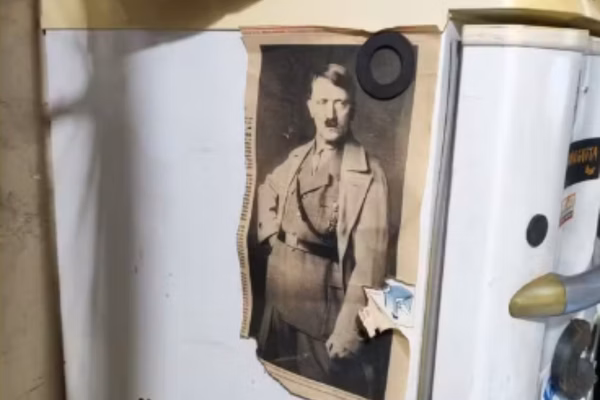 Homem é preso no RS com bandeira nazista e foto de Hitler na geladeira