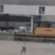 Homem tenta fugir do aeroporto de Heathrow para não ser deportado