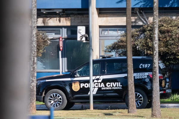 Ibaneis afasta servidores da Novacap alvos do MP e sai em defesa da estatal