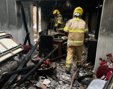 Incêndio em residência deixa uma mulher morta e duas pessoas feridas em Porteirinha